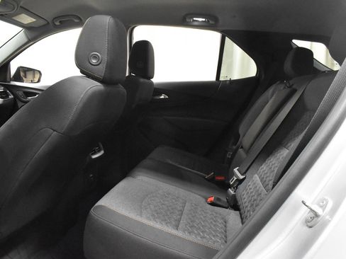 Used 2022 Chevrolet Equinox LT w/ Driver Convenience Package FWD image 4