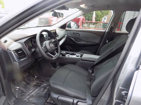 Used 2023 Nissan Rogue S AWD/4WD image 11