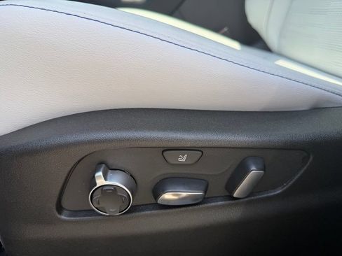 Used 2025 Cadillac XT4 Sport FWD image 14