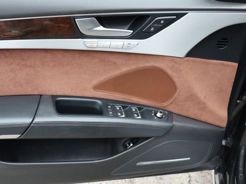 Used 2015 Audi A8 4.0T w/ Luxury Package image 18