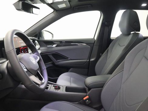 New 2026 Volkswagen Tiguan SE R-Line image 13