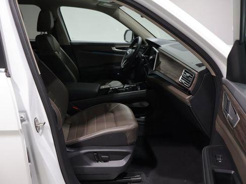 Used 2025 Volkswagen Atlas SEL AWD/4WD image 26