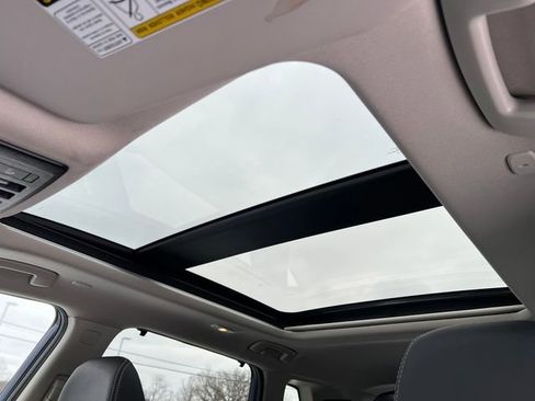 Used 2024 Nissan Rogue SL w/ SL Premium Package image 7