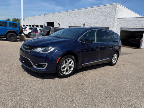Certified 2019 Chrysler Pacifica Touring-L Plus w/ Advanced Safetytec Group FWD image 1
