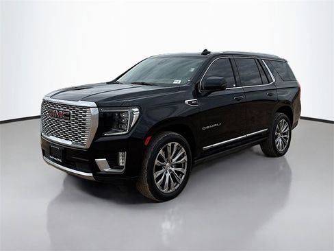 Used 2021 GMC Yukon Denali w/ Denali Premium Package image 3