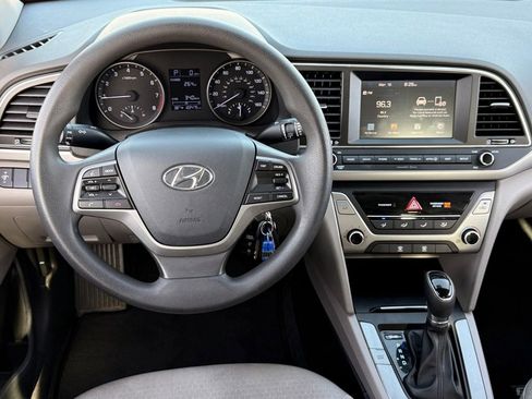 Used 2017 Hyundai Elantra SE image 11