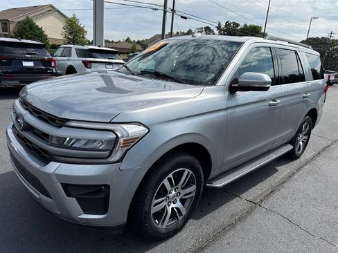 Used 2023 Ford Expedition XLT RWD image 4