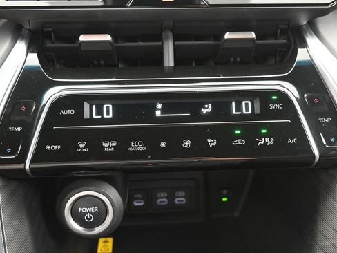 Used 2023 Toyota Venza XLE AWD/4WD image 23