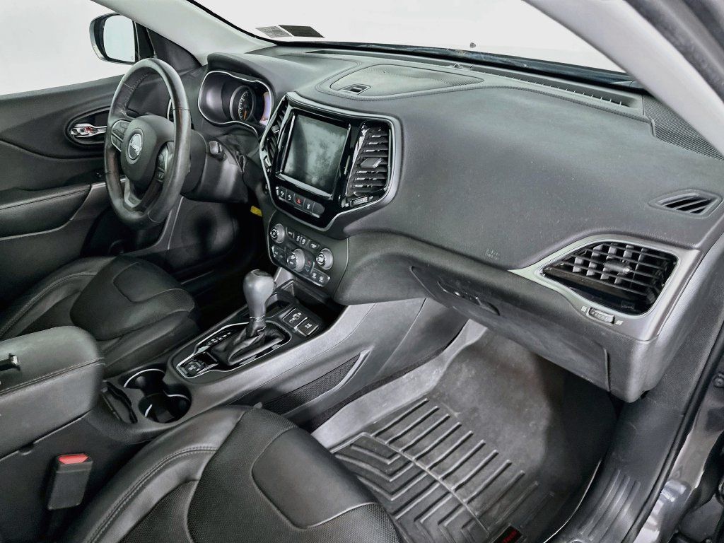 Used 2019 Jeep Cherokee Limited w/ Luxury Group FWD image 31