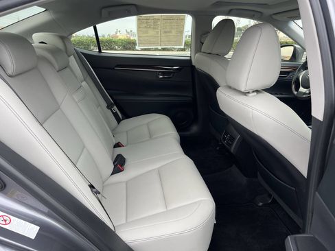 Used 2013 Lexus ES 350 w/ Premium Pkg FWD image 33