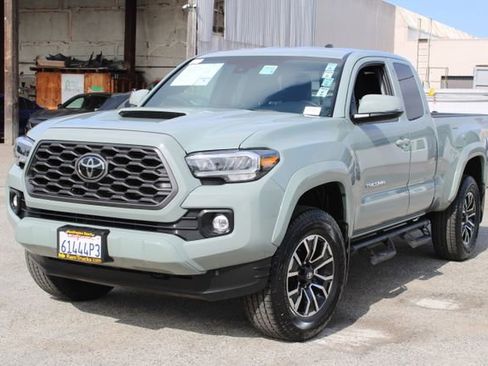 Used 2022 Toyota Tacoma TRD Sport w/ TRD Premium Sport Package RWD image 15