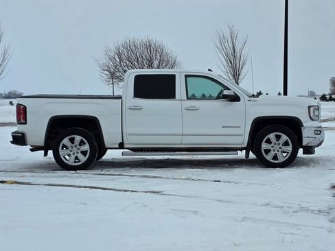 Used 2017 GMC Sierra 1500 SLT image 2