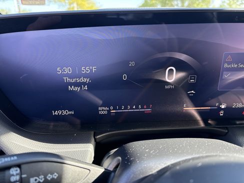 Used 2025 Buick Enclave Preferred FWD image 17