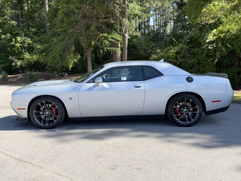 Used 2022 Dodge Challenger R/T Scat Pack RWD image 37