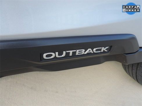 Used 2022 Subaru Outback Premium image 9