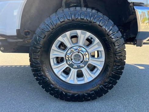 Used 2022 Ford F250 XLT w/ XLT Value Package AWD/4WD image 4