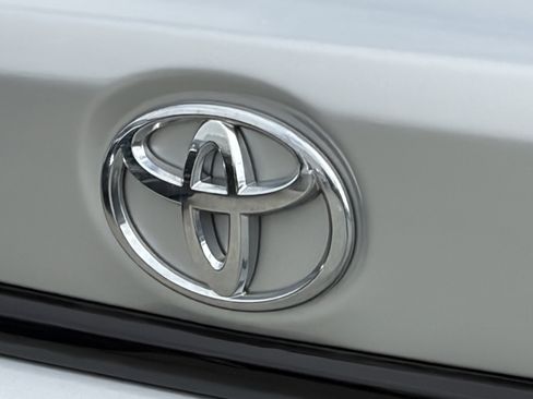 Used 2025 Toyota Corolla LE FWD image 4