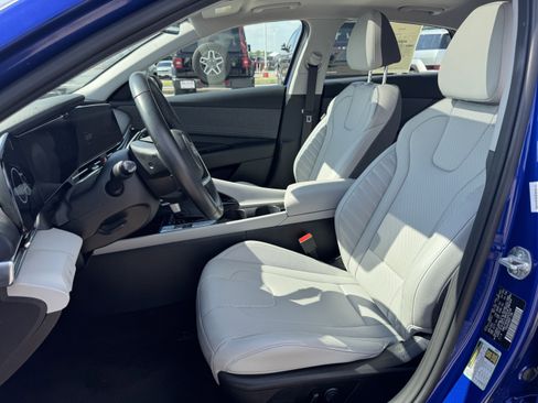 Used 2025 Hyundai Elantra Limited FWD image 29