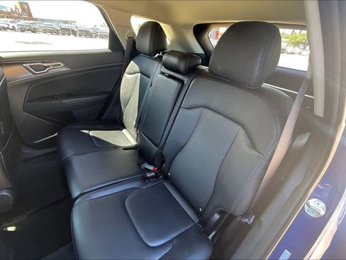 Certified 2025 Kia Sportage EX image 29