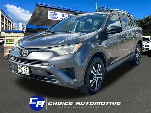 Used 2017 Toyota RAV4 LE FWD image 1