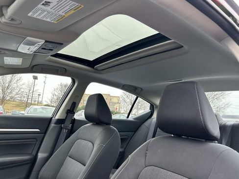 Used 2023 Nissan Altima 2.5 SV w/ SV Premium Package image 19