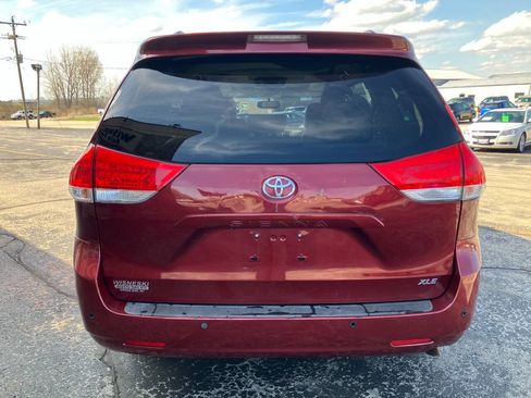 Used 2012 Toyota Sienna XLE FWD image 4