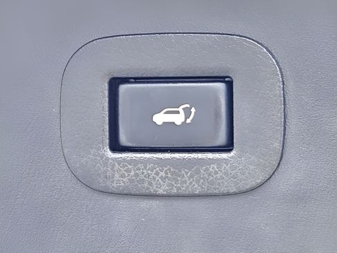 Used 2018 Nissan Armada Platinum w/ Captain Seat Package RWD image 30