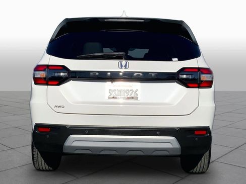 Used 2025 Honda Pilot EX-L image 4