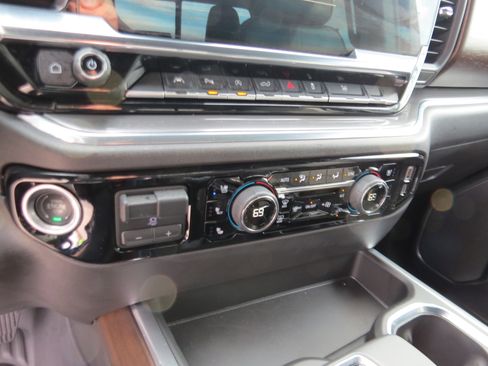 Used 2025 Chevrolet Silverado 1500 High Country w/ Midnight Edition image 28