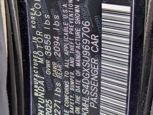 Used 2025 Hyundai Elantra SEL FWD image 35