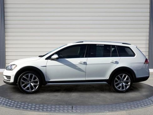 Used 2017 Volkswagen Golf Alltrack SEL image 4