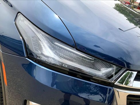 Used 2023 Chevrolet Traverse LS FWD image 36