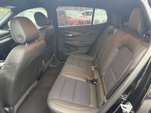 Used 2025 Buick Envista Preferred image 16