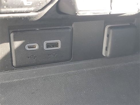 Certified 2023 Chevrolet Suburban Z71 w/ Luxury Package image 32