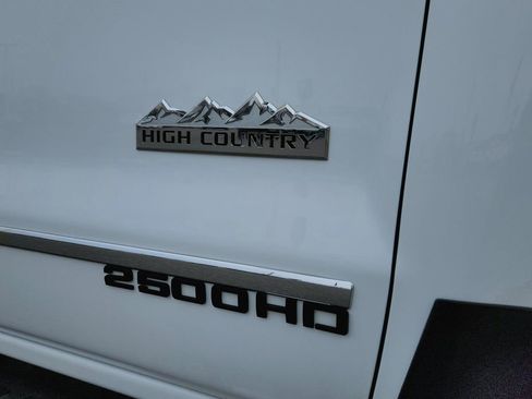 Used 2019 Chevrolet Silverado 2500 High Country image 13