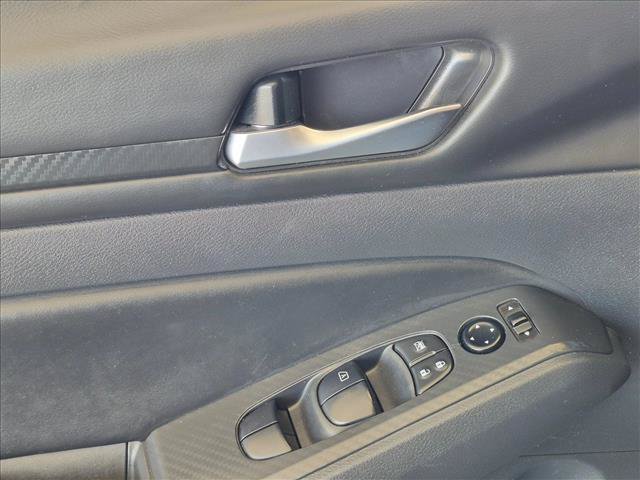 Used 2025 Nissan Altima 2.5 SV FWD image 12