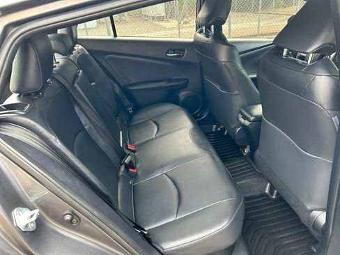Used 2019 Toyota Prius XLE AWD/4WD image 16