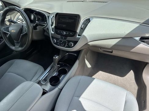 Used 2017 Chevrolet Malibu LT FWD image 12