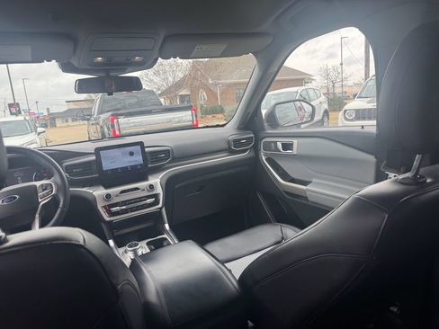 Used 2022 Ford Explorer XLT w/ Equipment Group 202A image 16