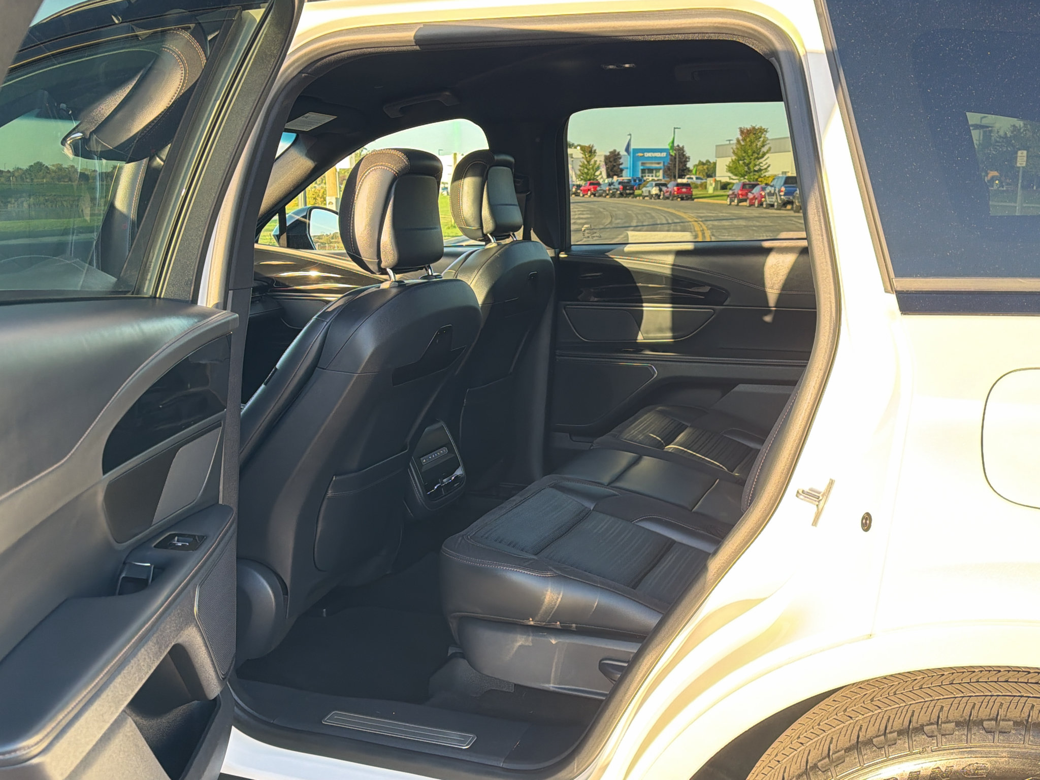 Used 2024 Lincoln Nautilus Reserve w/ Jet Appearance Package (87T) AWD/4WD image 33