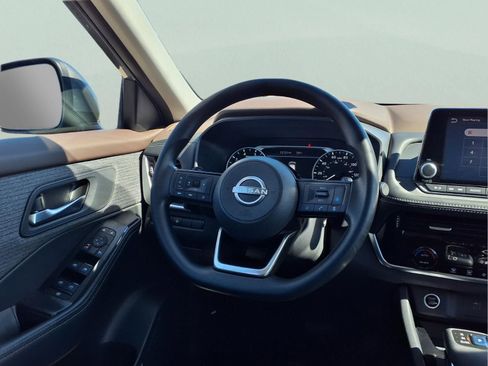 Used 2022 Nissan Rogue SV FWD image 15