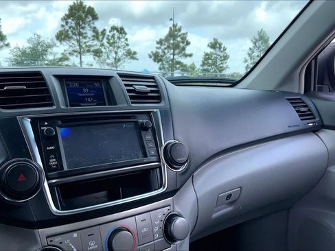 Used 2013 Toyota Highlander Plus FWD image 35