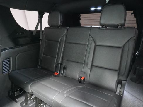 Used 2022 Chevrolet Suburban Z71 w/ Luxury Package AWD/4WD image 13