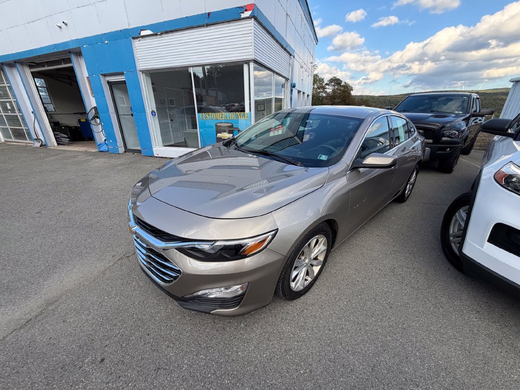 Used 2022 Chevrolet Malibu LT FWD image 2