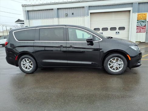 New 2026 Chrysler Voyager LX image 4