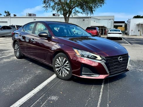 Used 2024 Nissan Altima 2.5 SV FWD image 7