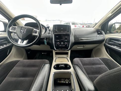 Used 2014 Dodge Grand Caravan SXT w/ Rear Park Assist Package image 19
