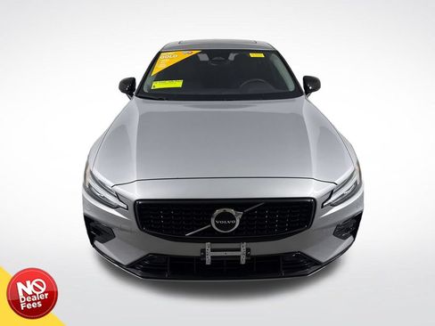 Used 2025 Volvo S60 B5 Core FWD image 8