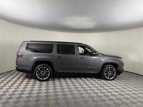 Used 2023 Jeep Wagoneer L Series III w/ Premium Group I RWD image 7