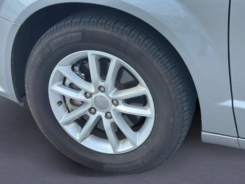 Used 2020 Dodge Grand Caravan SE FWD image 5